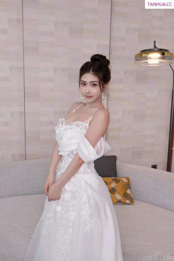   [XiuRen]高清写真图 2025.09.26 No.10814 刘婷婷 白色婚纱第9张图片